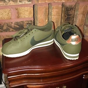 Like New!! Nike Cortez Olive, Rose Gold and Black